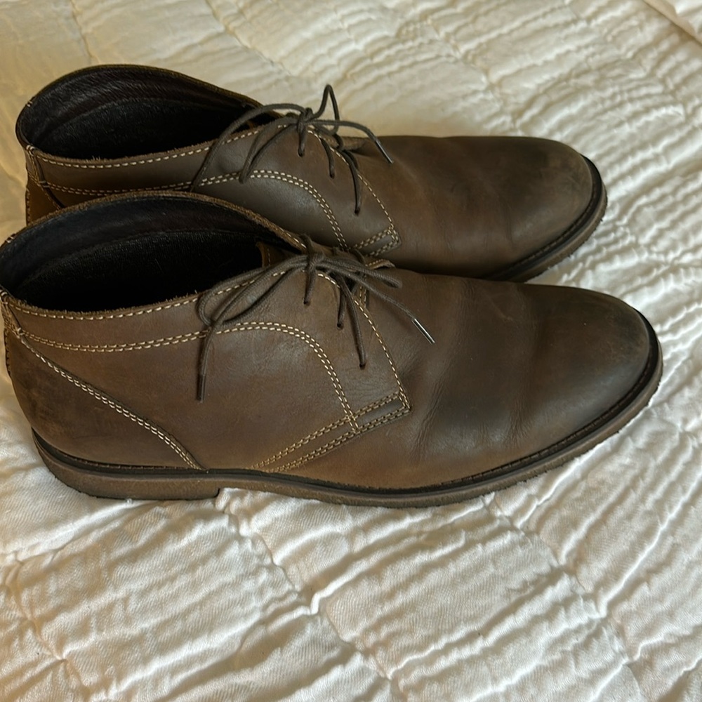 Men’s Johnston and Murphy oiled chukkas- 10.5M